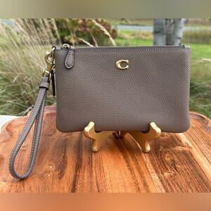 Coach Essentials Wristlet Stone Pebble Leather CH818, NWT